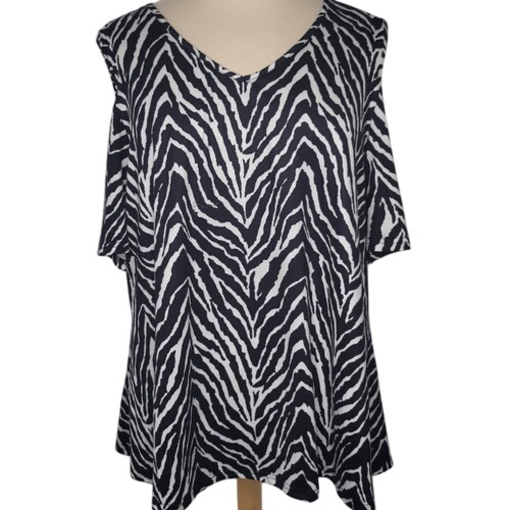 Allegrace Black &‎ White Zebra Print Cold Shoulder Top